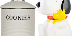 Elegant Cookie Jar: 5 Star Decorative Design